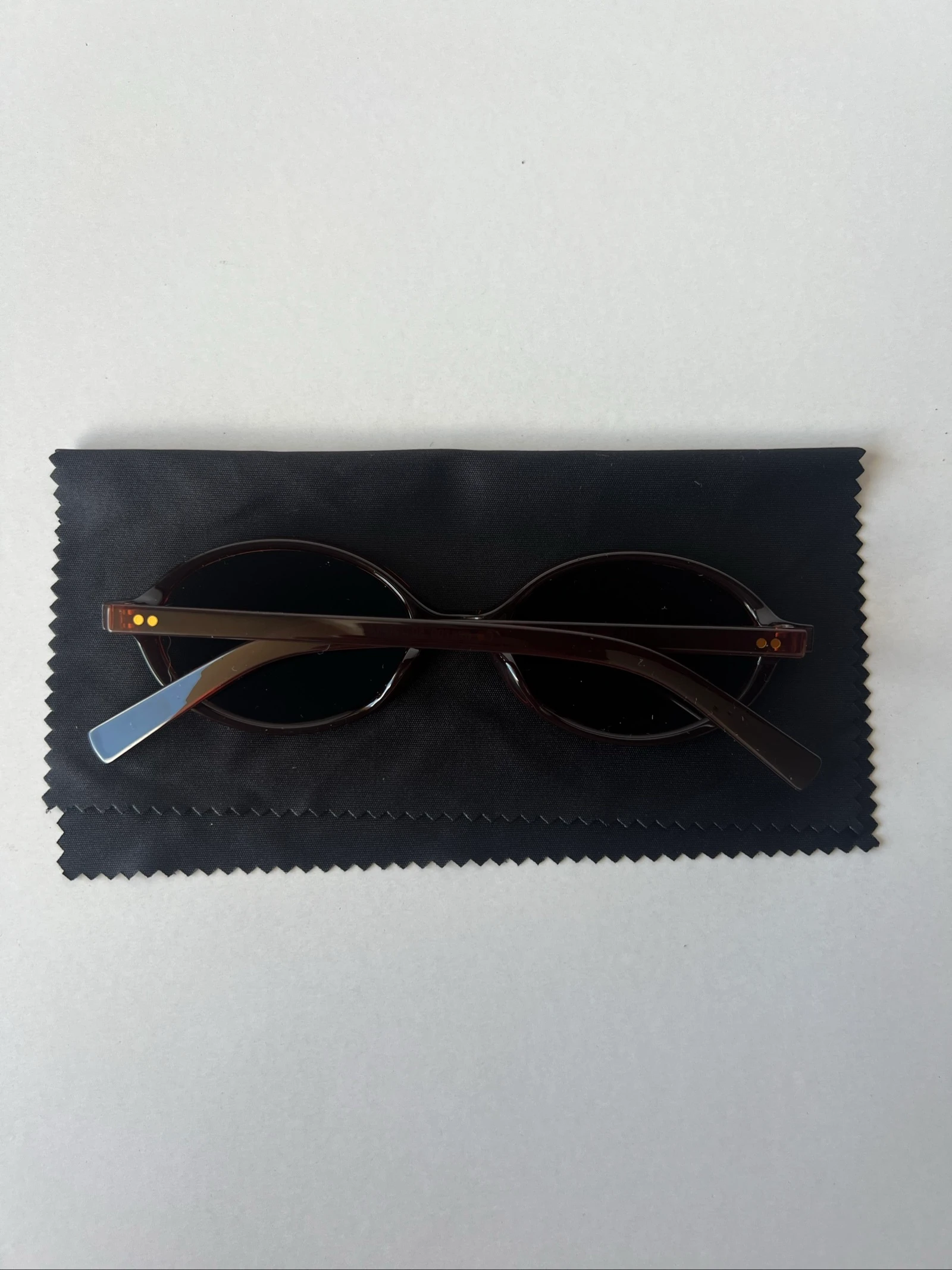 Gafas de Sol Ovaladas Marrones (Nuevas / con accesorios) – photo 3